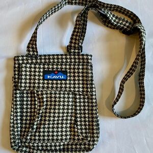 KAVU Black and White Houndstooth Bag 10” x 9”
